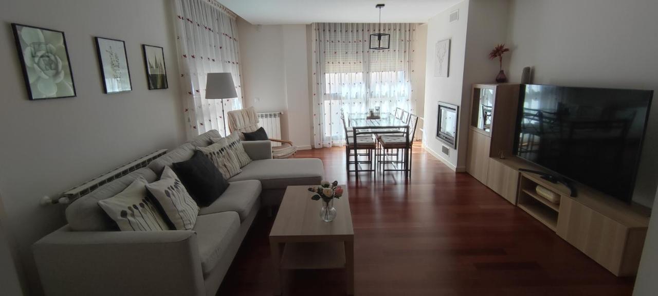 Apto Pirigolf & Pool Margas, Sabinanigo Sabiñánigo Exteriör bild