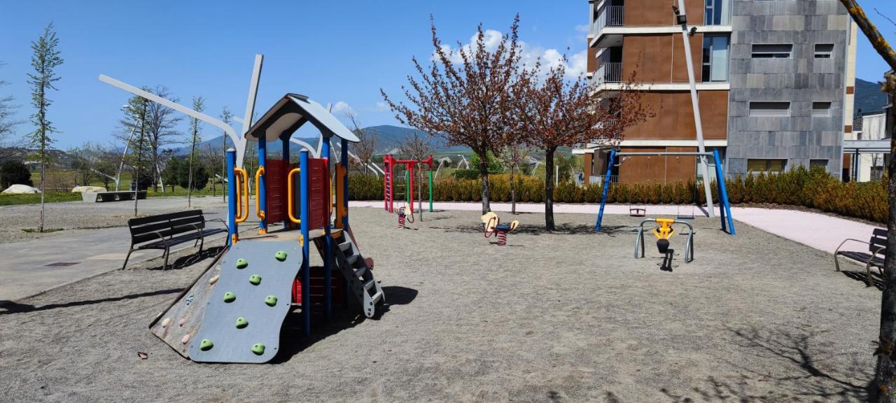 Apto Pirigolf & Pool Margas, Sabinanigo Sabiñánigo Exteriör bild